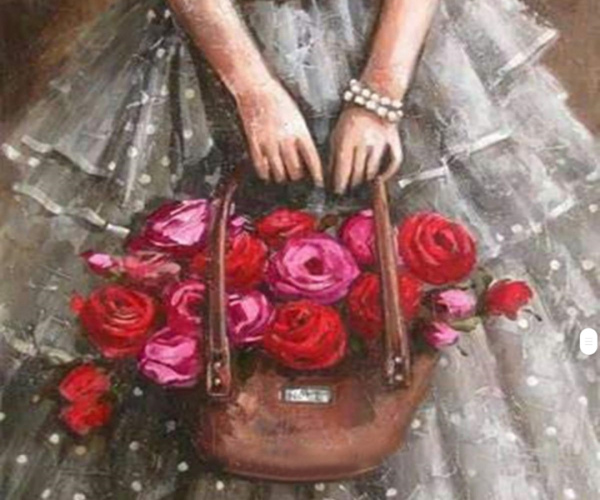 Dama su raudonų gėlių krepšeliu